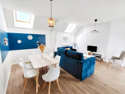 Télévision ou salle de divertissement dans l'établissement Le Blue, spacieux, design et chaleureux