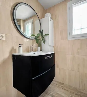 Salle de bains dans l'établissement La maison Tinoli Escapade tranquille près d'Angers