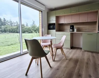 Cuisine ou kitchenette dans l'établissement Gîte et chambre d'hôte pour 2 personnes dans Mon Savoureux Jardin