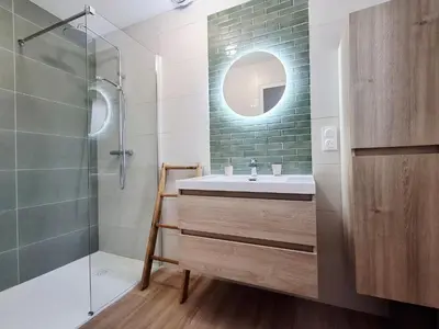 Salle de bains dans l'établissement Gîte et chambre d'hôte pour 2 personnes dans Mon Savoureux Jardin