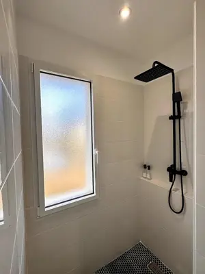 Salle de bains dans l'établissement La Villana