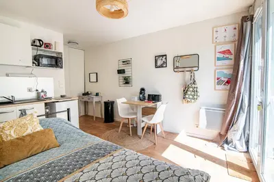 Cuisine ou kitchenette dans l'établissement Studio Les Cèdres, central et chaleureux !