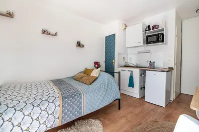 Cuisine ou kitchenette dans l'établissement Studio Les Cèdres, central et chaleureux !
