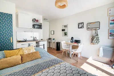 Cuisine ou kitchenette dans l'établissement Studio Les Cèdres, central et chaleureux !