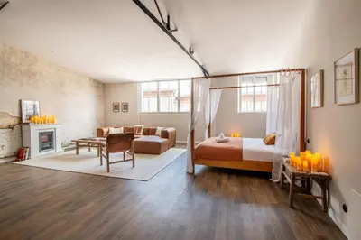 Un ou plusieurs lits dans un hébergement de l'établissement L'Attirance, Loft de Charme !