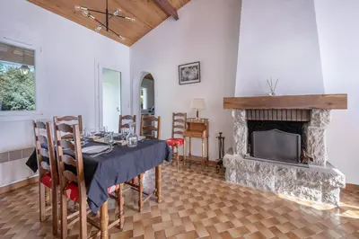 Coin salon dans l'établissement 800 m de la plage, jardin, maison pour 5