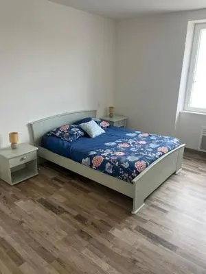 Un ou plusieurs lits dans un hébergement de l'établissement Appartement meublé tout équipé - Mesnard-La-Barotière