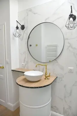 Salle de bains dans l'établissement L'Insolite