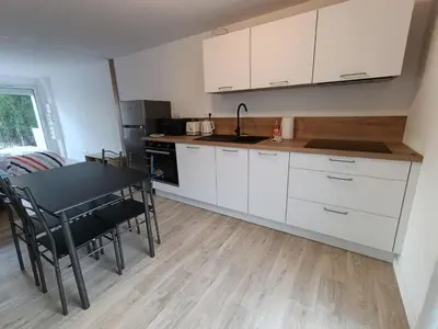 Cuisine ou kitchenette dans l'établissement Charmant Studio à St Marc Sur Mer