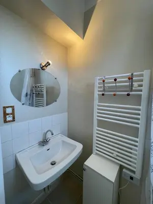 Salle de bains dans l'établissement Chambre cozy avec sdb privée à 7min de la gare
