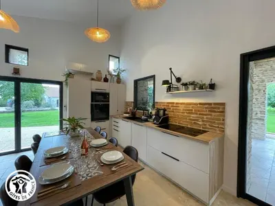 Cuisine ou kitchenette dans l'établissement Gîte Vendée avec Spa et Terrasse - FR-1-426-592