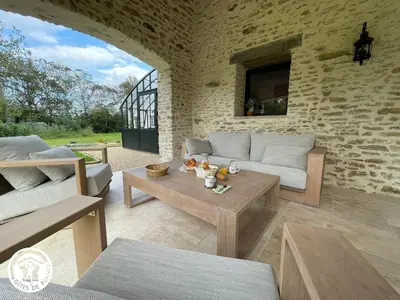 Coin salon dans l'établissement Gîte Vendée avec Spa et Terrasse - FR-1-426-592