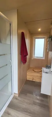 Salle de bains dans l'établissement La Tiny Roulotte