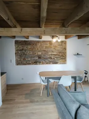 Coin salon dans l'établissement Escapade nature à Langon logement rénové