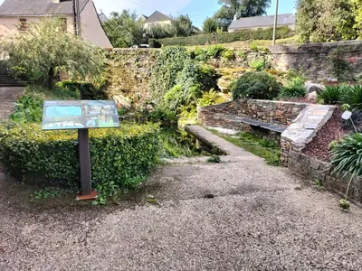 Jardin de l'établissement Escapade nature à Langon logement rénové