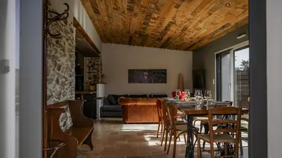 Coin salon dans l'établissement Le Chai des Poilanes