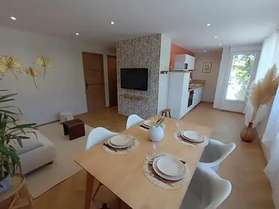 Cuisine ou kitchenette dans l'établissement Le Lila
