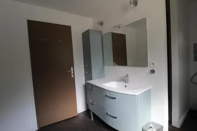 Salle de bains dans l'établissement Maison en pierre lumineuse avec véranda & jardin clos, 8 pers entre Nantes et la mer