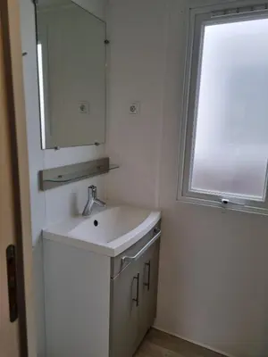 Salle de bains dans l'établissement MH300 le clarys camping 5 étoiles
