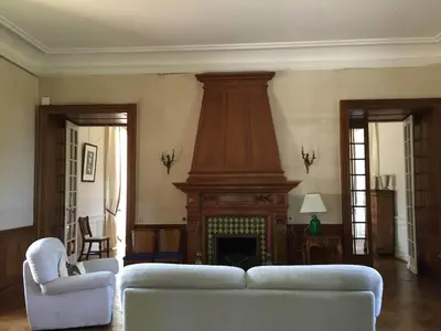 Coin salon dans l'établissement Chateau De Piedouault