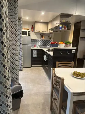 Cuisine ou kitchenette dans l'établissement Mobil-home 8 personnes proche plage et foret
