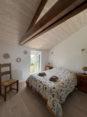 Un ou plusieurs lits dans un hébergement de l'établissement L'Atelier Jolie maison de charme proche Puy duFou