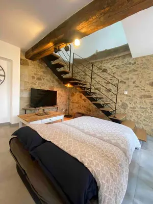 Un ou plusieurs lits dans un hébergement de l'établissement L'Atelier Jolie maison de charme proche Puy duFou