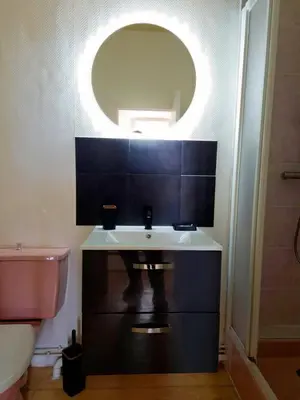 Salle de bains dans l'établissement L'Entracte