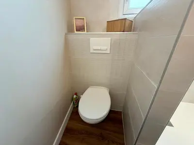 Salle de bains dans l'établissement Calypso 3 Étoiles