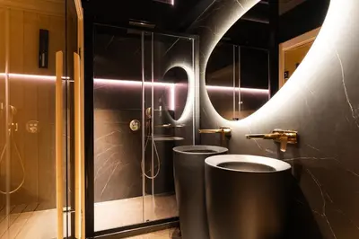 Salle de bains dans l'établissement Suite Spa Privée Luxueuse avec Sauna, Balnéothérapie et Ciel Étoilé - Terrasse, Vidéoprojecteur