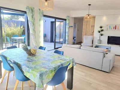 Coin salon dans l'établissement La Dunette - Maison avec spa extérieur