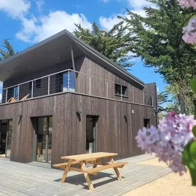 Maison Moderne en Bordure de Forêt