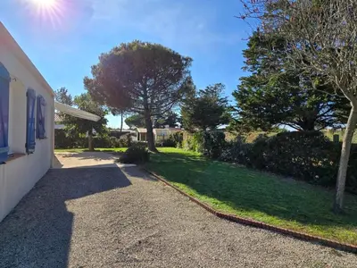 Jardin de l'établissement Maison moderne près de la mer, 6 pers, terrasse, à St Jean de Monts - FR-1-777-17