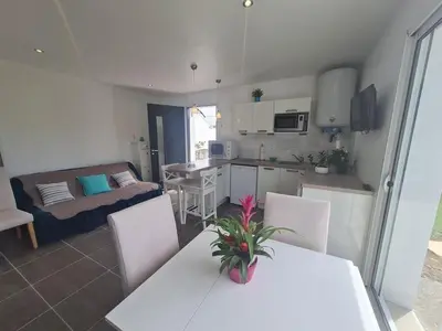 Cuisine ou kitchenette dans l'établissement Charmante maison à St-Jean-de-Monts, 3 pers, proche plage et commerces, Wifi inclus - FR-1-777-28