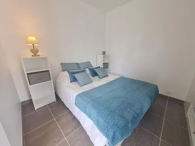 Un ou plusieurs lits dans un hébergement de l'établissement Charmante maison à St-Jean-de-Monts, 3 pers, proche plage et commerces, Wifi inclus - FR-1-777-28