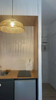 Cuisine ou kitchenette dans l'établissement Studio République