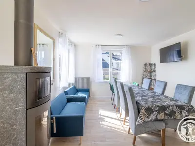 Télévision ou salle de divertissement dans l'établissement Gîte familial pour 8 pers. à Saint Aubin de Luigné - FR-1-622-117