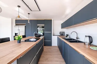 Cuisine ou kitchenette dans l'établissement La Vallière, maison lumineuse et calme près du PuyduFou