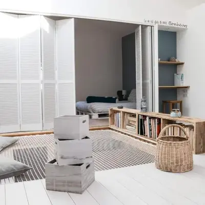 Loft avec filet d'habitation suspendu géant proche mer