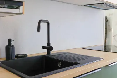 Cuisine ou kitchenette dans l'établissement Le Petit RZ Studio élégant aux portes de Nantes