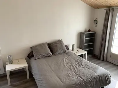 Un ou plusieurs lits dans un hébergement de l'établissement Maison de vacances , idéale pour famille avec accès plage et spa