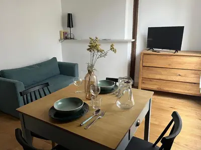 Télévision ou salle de divertissement dans l'établissement T2 Centre ville - rdc