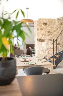 Coin salon dans l'établissement Maison du Château, spacieuse et charmante près du PuyDuFou