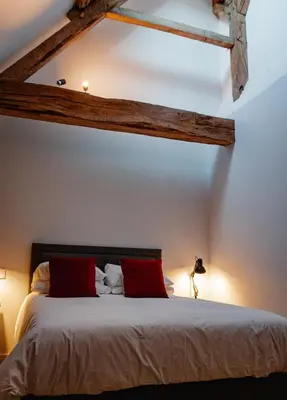 Un ou plusieurs lits dans un hébergement de l'établissement Le Manoir de la Vieille Douve