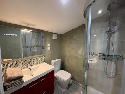 Salle de bains dans l'établissement Gîte du Cerisier - Studio nature détente