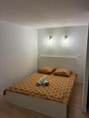 Un ou plusieurs lits dans un hébergement de l'établissement Studio Cozy avec terrasse idéalement situé