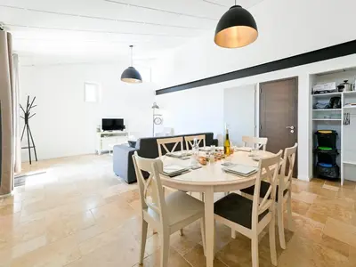 Cuisine ou kitchenette dans l'établissement La Tiboire Côté Demeure - Calme & Raffinement