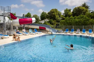 Piscine de l'établissement Camping la Prairie ou située à proximité