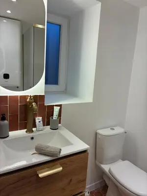 Salle de bains dans l'établissement Appartement Chic 4 personnes - Plein Centre Historique