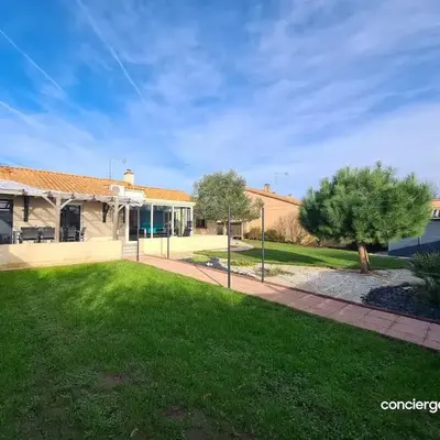 Le Donjon charmant gîte avec jardin et terrasse proche du Puy duFou